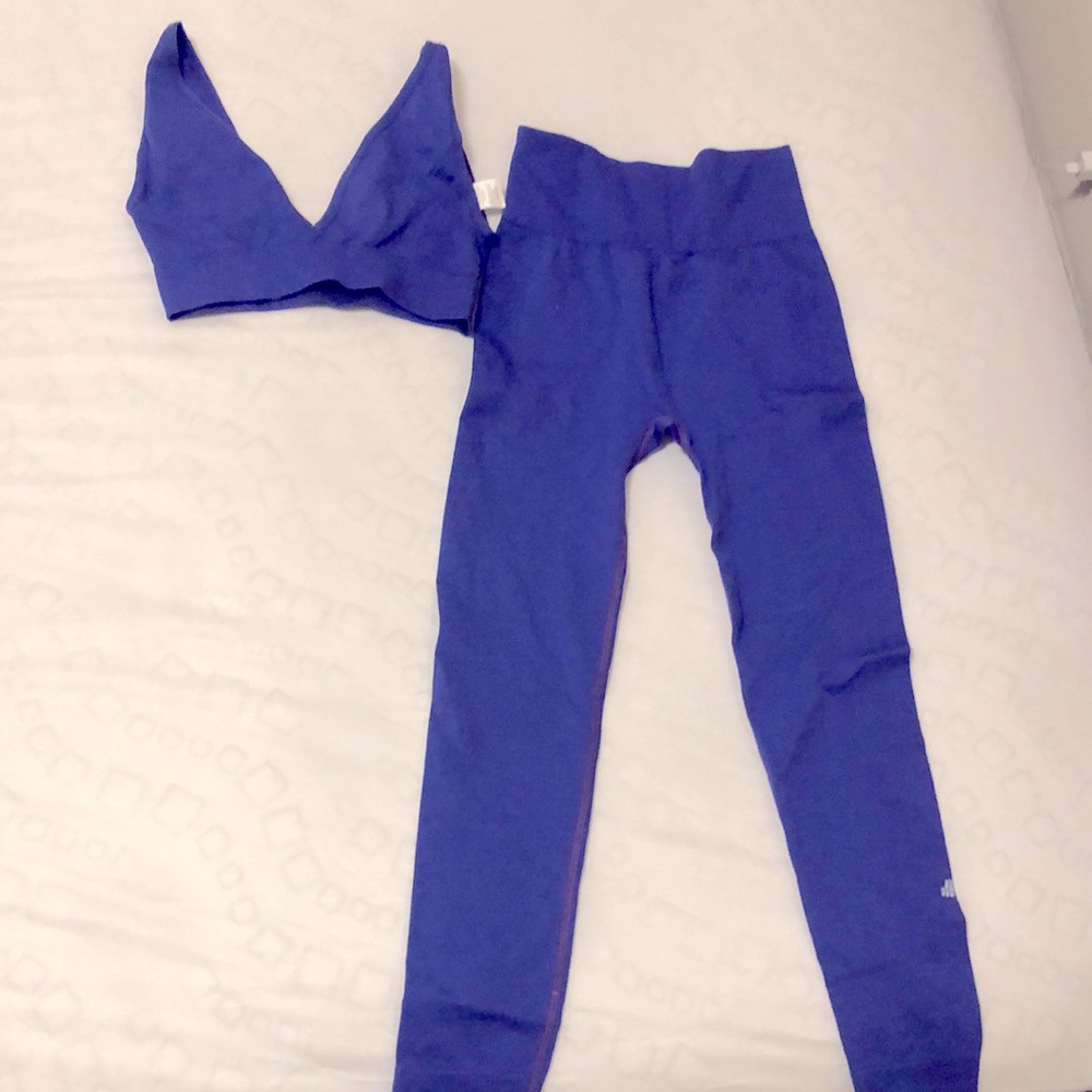 WeWoreWhat Sapphire SET- seamless leggings & sports bra